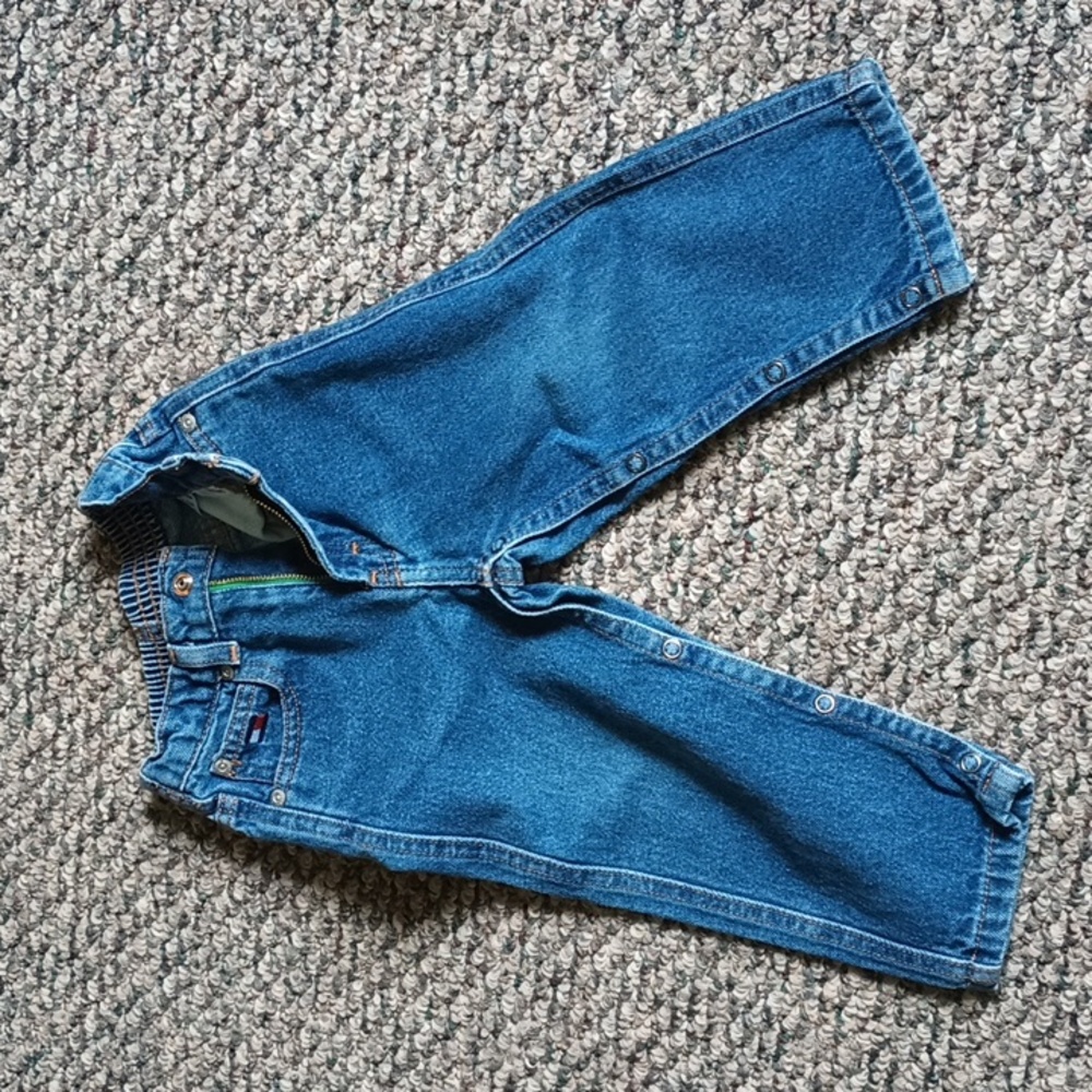 Sz. 18-24 months, Tommy Hilfiger blue jeans.